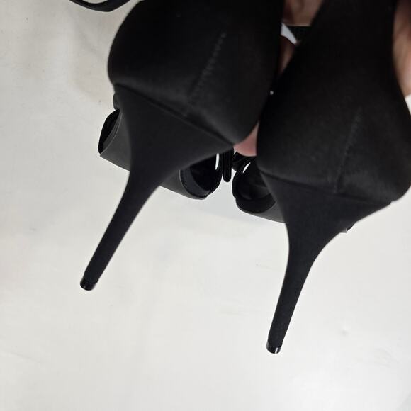 Steve Madden Trusty Sandal in Black - Picture 8 of 9